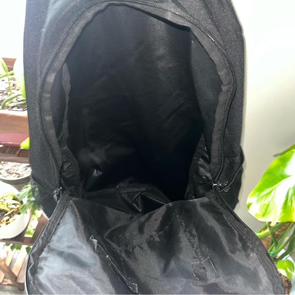 Black backpack - Picture 7 of 8